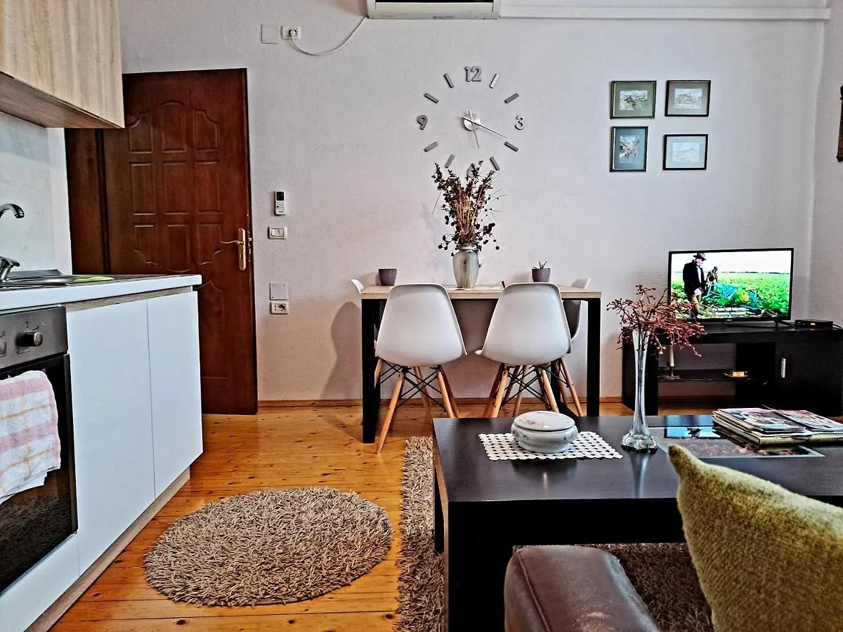 All Seasons Apartments Шкодер
