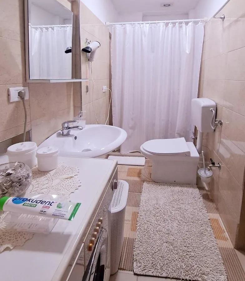 All Seasons Apartments Шкодер