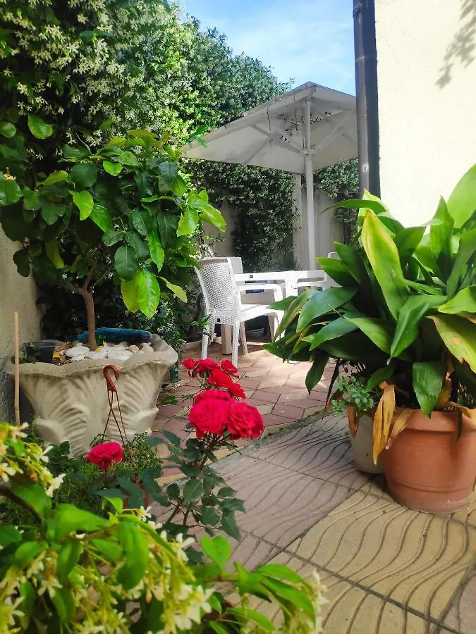 All Seasons Apartments Шкодер